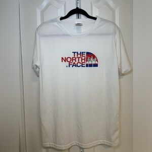 The North Face - Basic Sporty White Casual Athletic Short Sleeve Tee in Size L